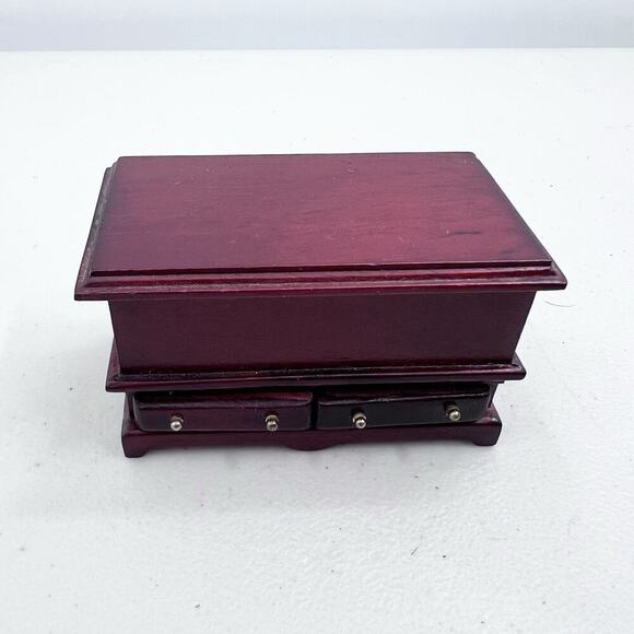 Vintage Wooden Bench Chest Lifting Seat & Blanket Dollhouse Miniature 1:12 - Picture 3 of 7